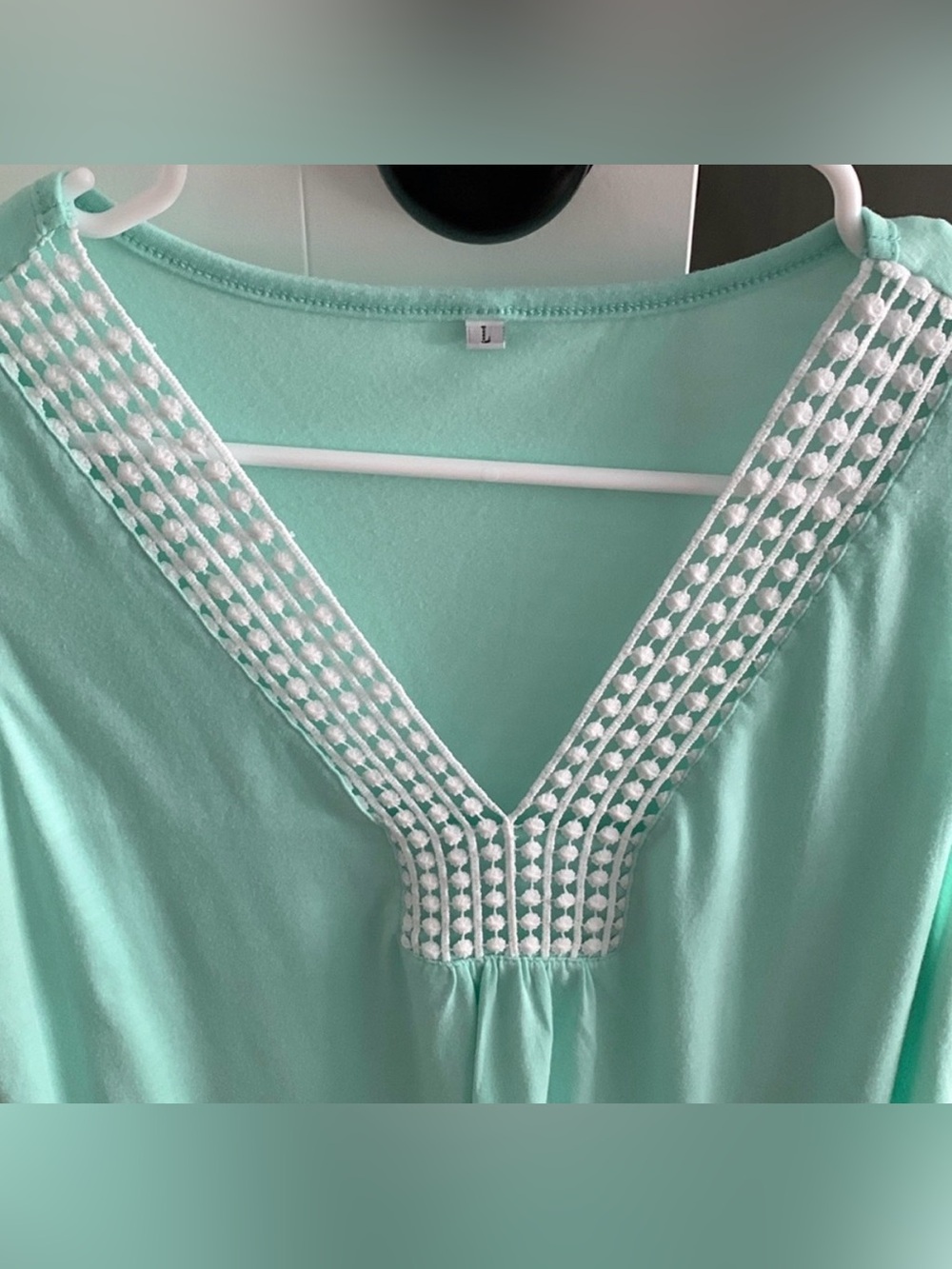 🕊️Mint V-Neck Embroidered Top - Picture 3 of 7